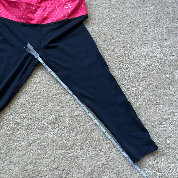 ✨Under Armour HeatGear Women’s Pink Fitted Capri Leggings - Size XS - EUC - Picture 6 of 6
